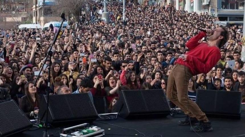 "duman" Adanalı Hayranlarıyla Buluşuyor