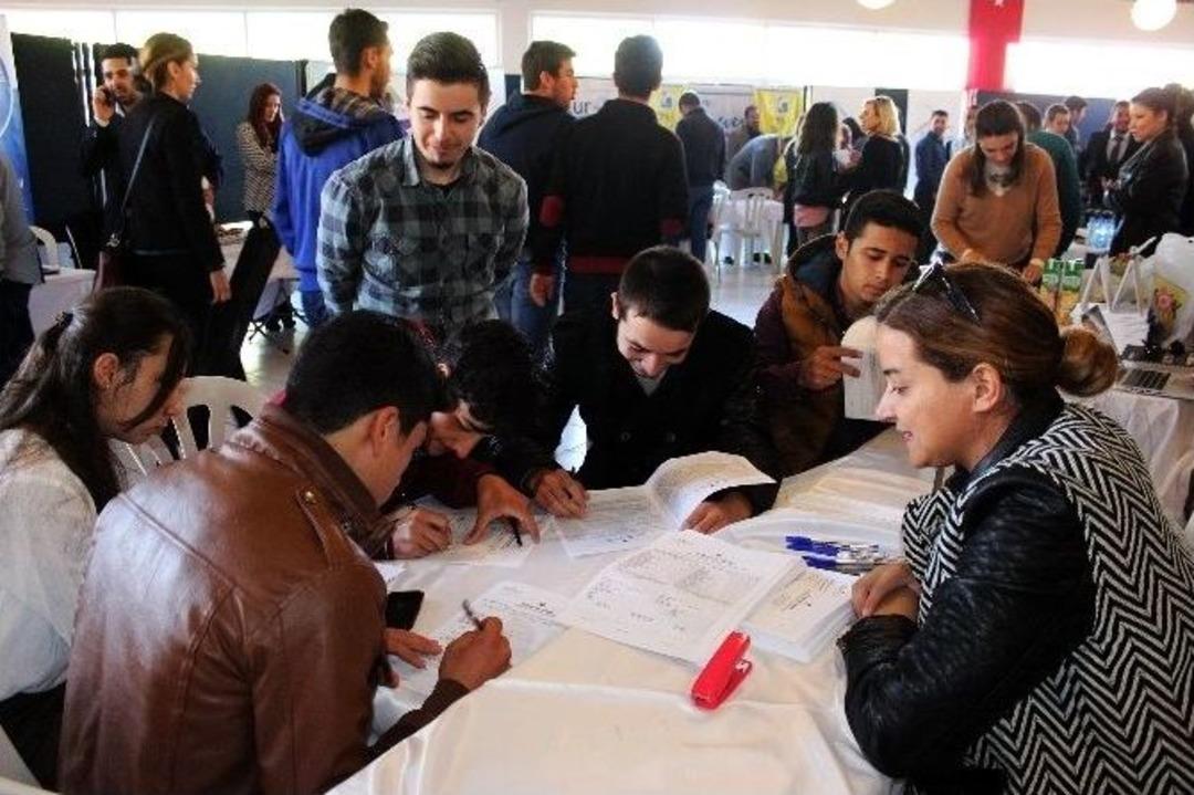 Sekt&ouml;r-&ouml;ğrenci Buluşmasına Rekor Katılım