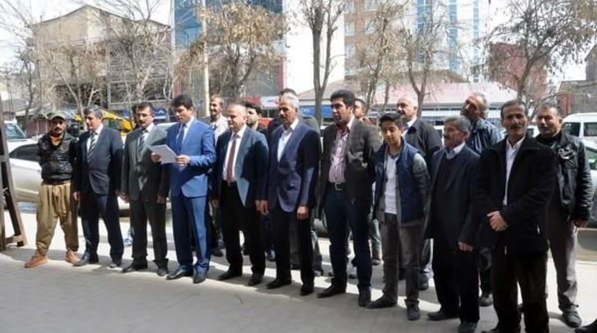 Y&uuml;ksekova'da Muhtarlar Elektrik Kesintilerine Tepki G&ouml;sterdi