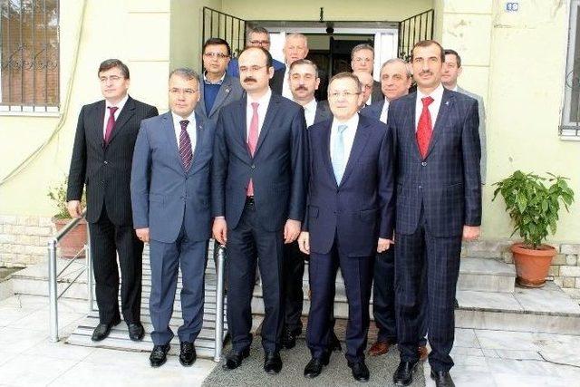 Başkan Uğur, Manyas&rsquo;ta Muhtarlarla Toplantı Yaptı 1