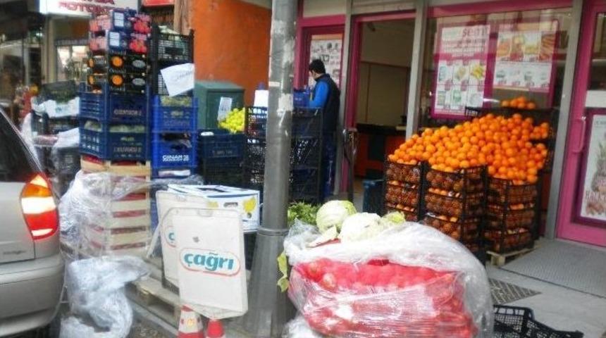 İzmit Belediyesi&rsquo;nden Kaldırım Uyarısı