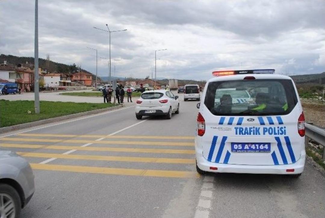 Amasya Belediye Başkanı&rsquo;nın Makam Aracı Polis Otosuyla &Ccedil;arpıştı