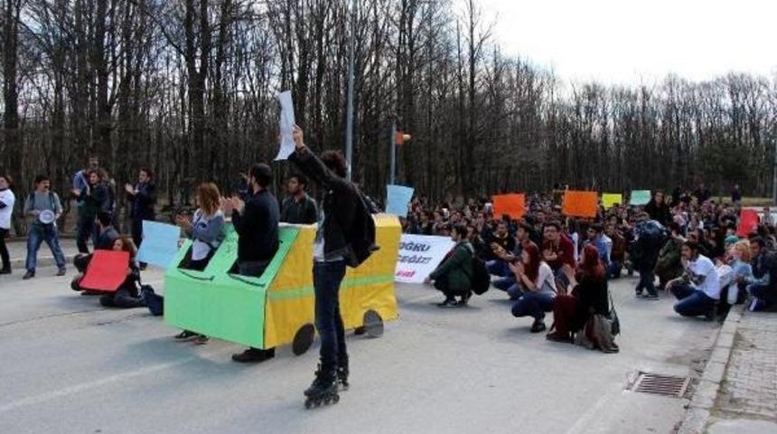 Karton Otob&uuml;sle Ulaşım Eylemi