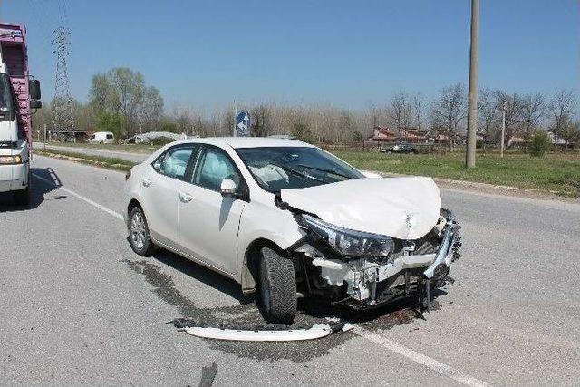 Sakarya’da Trafik Kazası: 4 Yaralı