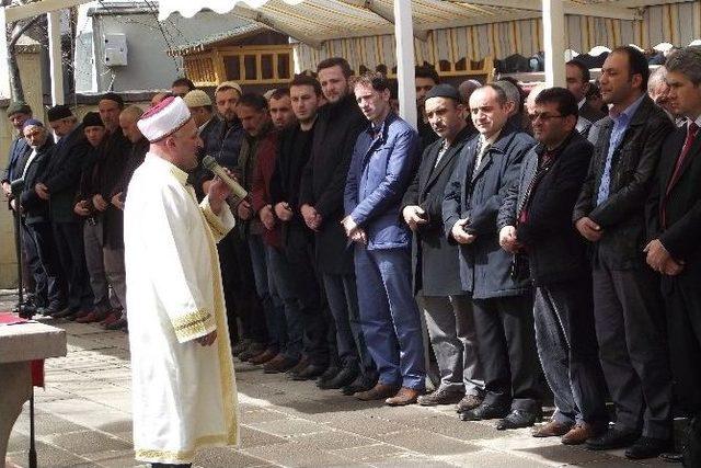 Bayburt’ta Savcı Mehmet Selim Kiraz İçin Gıyabi Cenaze Namazı Kılındı