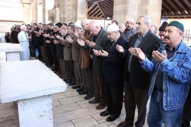 Edirne&rsquo;de Şehit Savcı Kiraz İ&ccedil;in Gıyabi Cenaze Namazı Kılındı 1