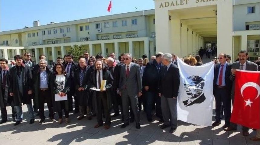 Sakarya Barosu&rsquo;ndan Adliye &Ouml;n&uuml;nde Protesto