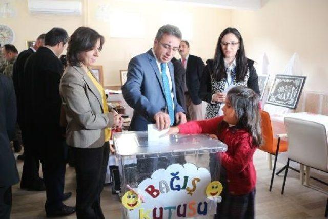 Şemdinli'de Köy Okulları Yararına Kermes