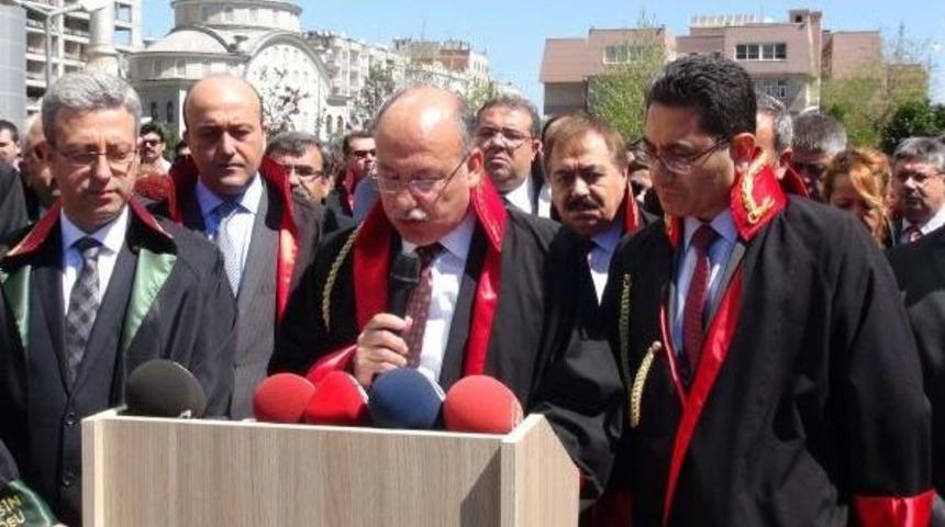 Adana Adliyesi'nde, Savcı Kiraz'ın Şehit Edilmesi Protesto Edildi (2)