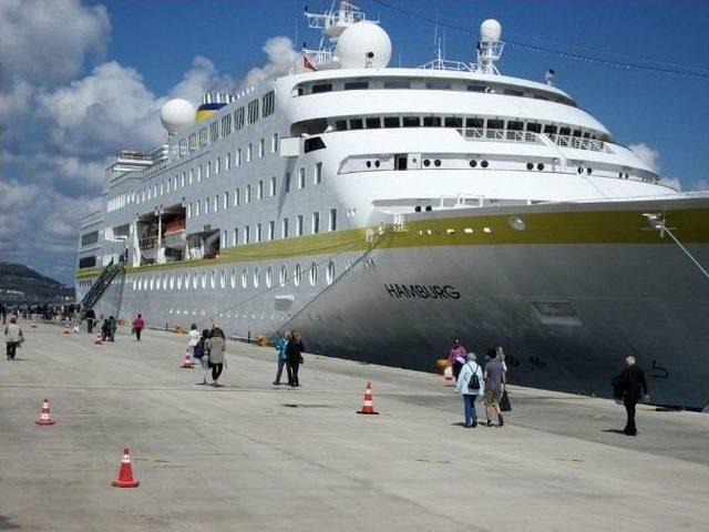 &Ccedil;anakkale Limanı 2015 Kruvaziyer Sezonunu A&ccedil;tı 1