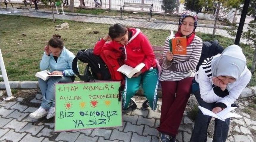 Tegv&rsquo;li &Ouml;ğrenciler Barış İ&ccedil;in Okudular