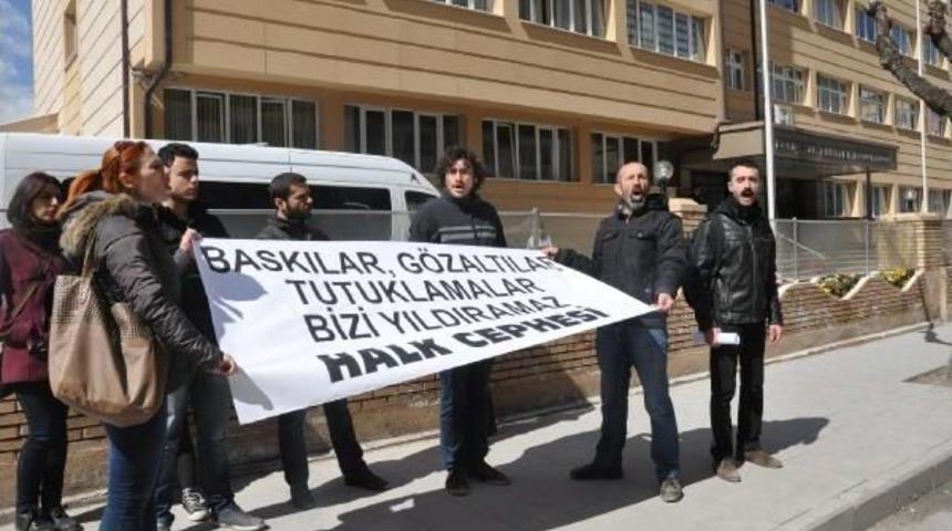 Eskişehir Emniyet M&uuml;d&uuml;rl&uuml;ğ&uuml; &Ouml;n&uuml;nde Oturma Eylemine 6 G&ouml;zaltı