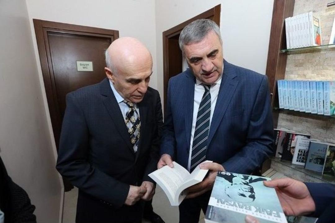 Başkan To&ccedil;oğlu: &ldquo;faik Baysal Ve Kitap Kafe Hayırlı Olsun&rdquo;