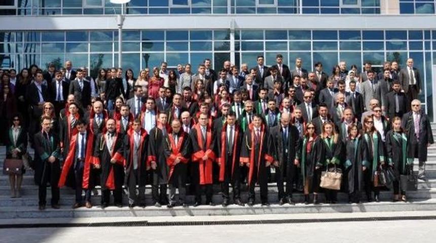 Adana Adliyesi'nde, Savcı Kiraz'ın Şehit Edilmesi Protesto Edildi (3)