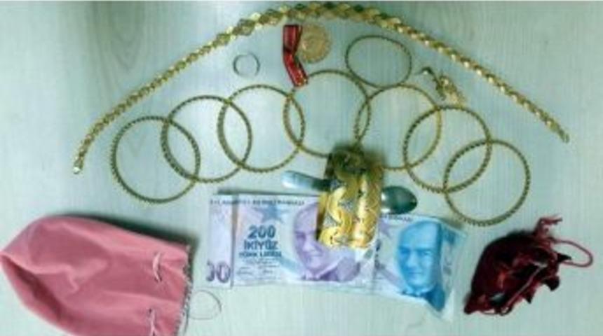 Ziynet Eşyalarını &Ccedil;alan &Ccedil;ocuk Hırsız Tutuklandı