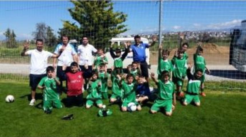 Urla Gen&ccedil;lik Spor U-11 Takımı Antalya Turnuvasında Şampiyon Oldu