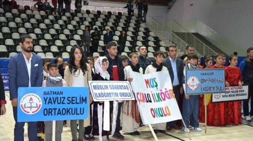 Okullar Arası Halk Oyunları Grup Yarışmaları Başladı