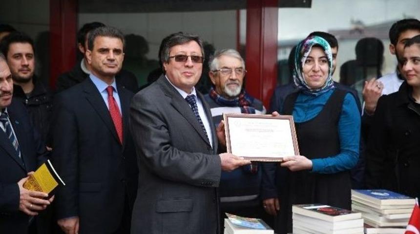 Bayburt &Uuml;niversitesinde 51. K&uuml;t&uuml;phaneler Haftası Nedeniyle Kitap Okuma Etkinliği