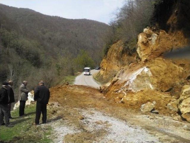 Ulus İl&ccedil;esinde Heyelan 1