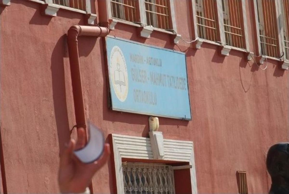 Zehirlenme Ş&uuml;phesiyle 20 &Ouml;ğrenci Hastaneye Kaldırıldı