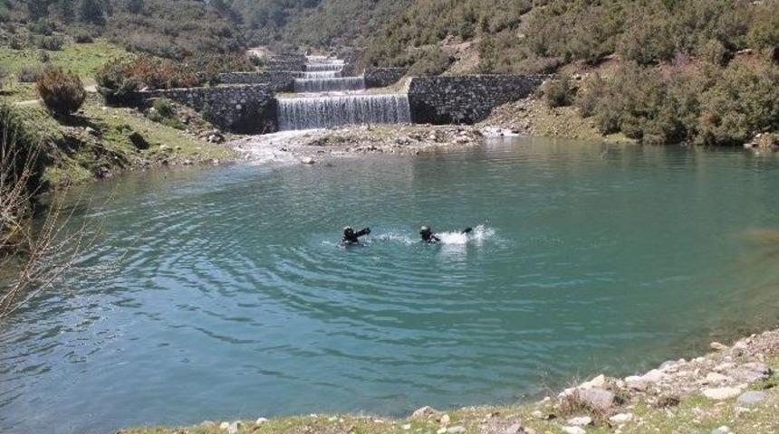 Kayıp Araba G&ouml;letten &Ccedil;ıktı