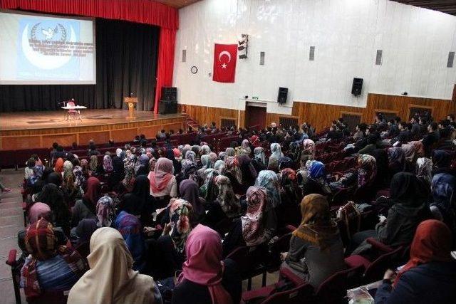 Elazığ’da ‘kur’an Ve Müslüman Gençliğin Geleceği’ Konferansı