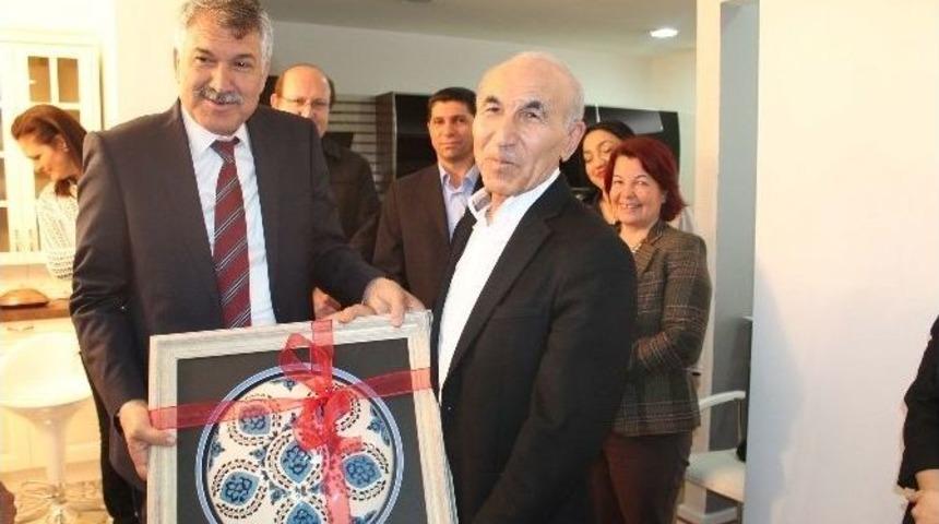 Kanber Hoca&rsquo;ya S&uuml;rpriz Doğum G&uuml;n&uuml;
