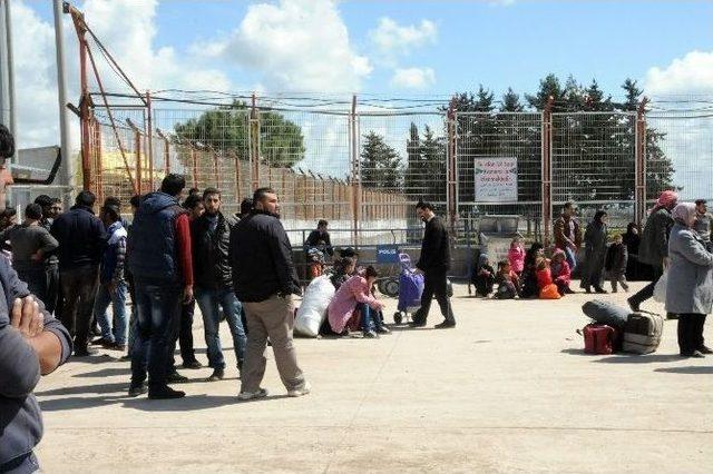 Öncüpınar Sınır Kapısında Suriye’ye Pasaportla Geçişler Sürüyor