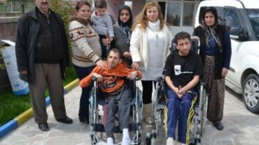 Y&uuml;r&uuml;me Engelli Kardeşlere Tekerlekli Sandalye