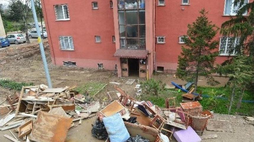 B&uuml;y&uuml;kşehir&rsquo;den Su Borusunun Patlaması İle Mağdur Olan Vatandaşlara Destek