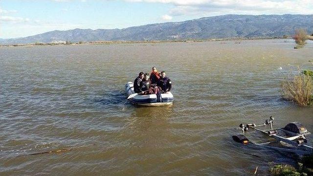 Menderes Yükselince Çoban Ağılda Mahsur Kaldı