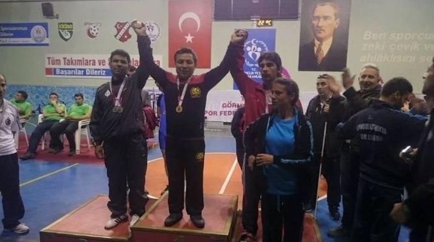 Eskişehirli G&ouml;rme Engelli Sporcunun Halter Şampiyonasındaki Başarısı