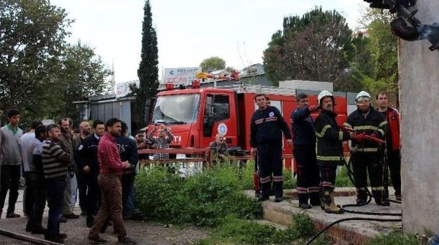 Suriyeli Ailenin Evi Yangında K&uuml;l Oldu