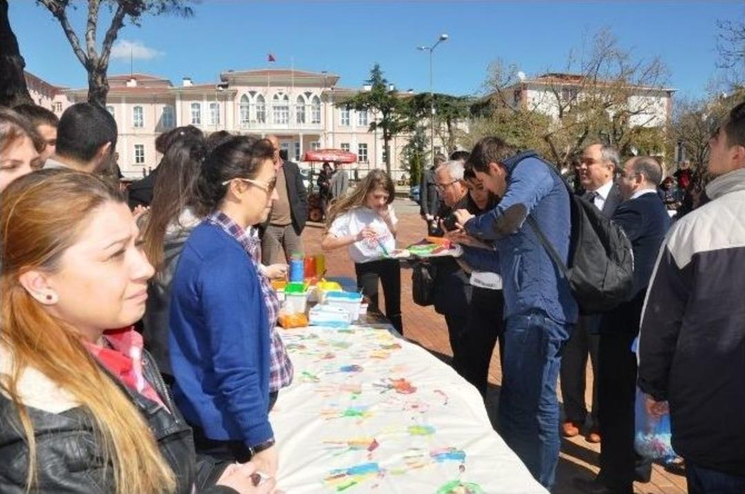 Tekirdağ&rsquo;da &Ouml;ğrenciler &rsquo;renkli Eller Otizmin Farkında&rsquo; Etkinliği İle Otizme Dikkat &Ccedil;ekti