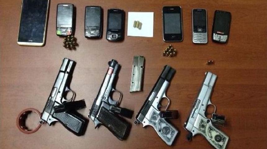 4 Ruhsatsız Tabanca Ile Yakalanan 3 Kişi G&ouml;zaltına Alındı