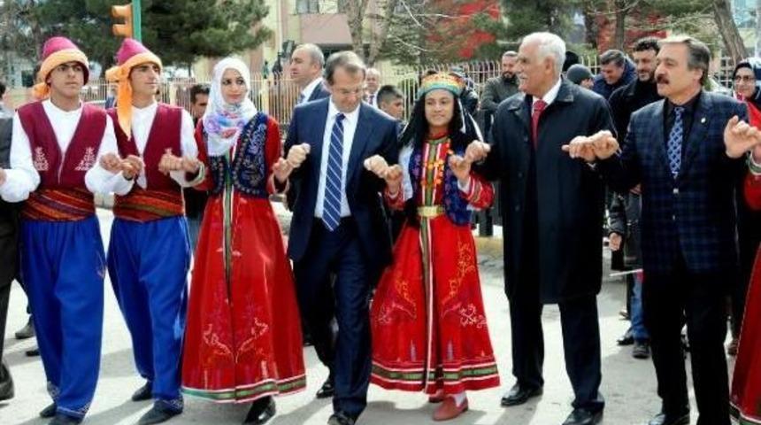 Van'ın 97'nci Kurtuluş Yıld&ouml;n&uuml;m&uuml; T&ouml;renle Kutlandı