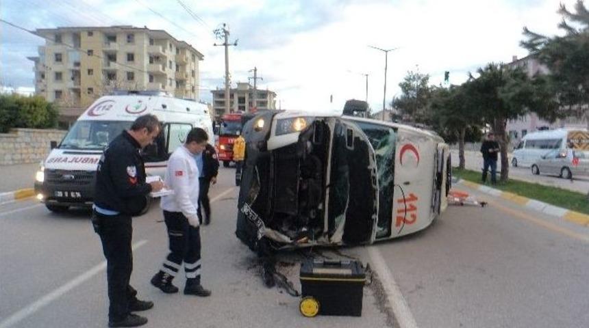 Denizli&rsquo;de Ambulans Kazası: 3 Yaralı