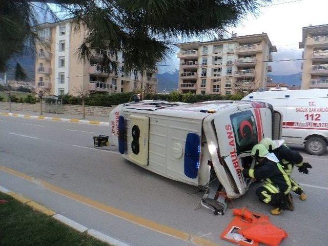 Denizli&rsquo;de Ambulans Kazası: 3 Yaralı 1
