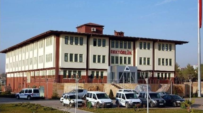 Yasaklarla Anılan Eski Rekt&ouml;r G&uuml;nd&uuml;z, Yeniden Aday