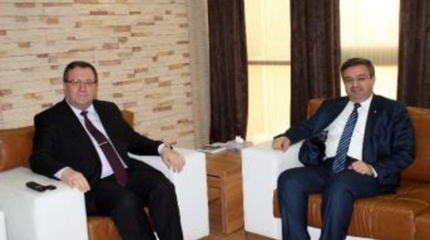 Ak Parti Afyonkarahisar İl Başkanı Yurdunuseven, Ak&uuml; Rekt&ouml;r&uuml; Solak&rsquo;ı Ziyaret Etti
