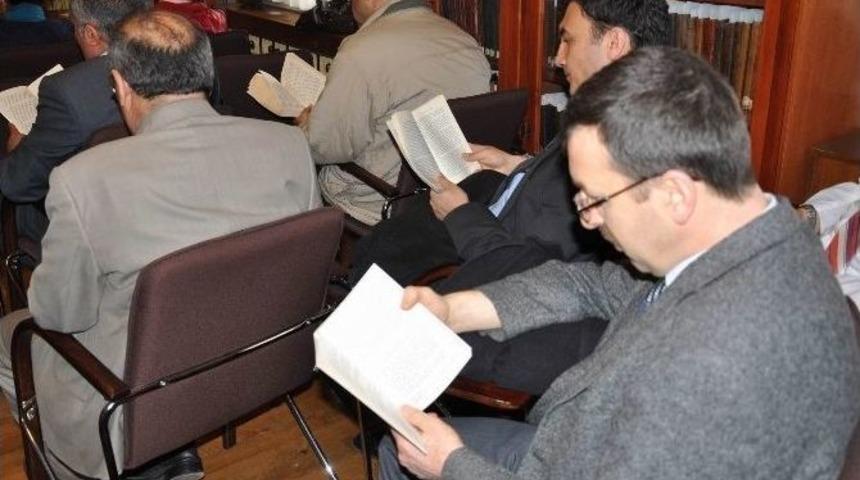 Tarihi K&uuml;t&uuml;phanede Kitap Okuma Etkinliği D&uuml;zenlendi