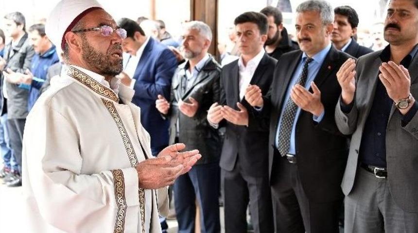 G&uuml;m&uuml;şhane&rsquo;de Şehit Savcı İ&ccedil;in Gıyabi Cenaze Namazı Kılındı