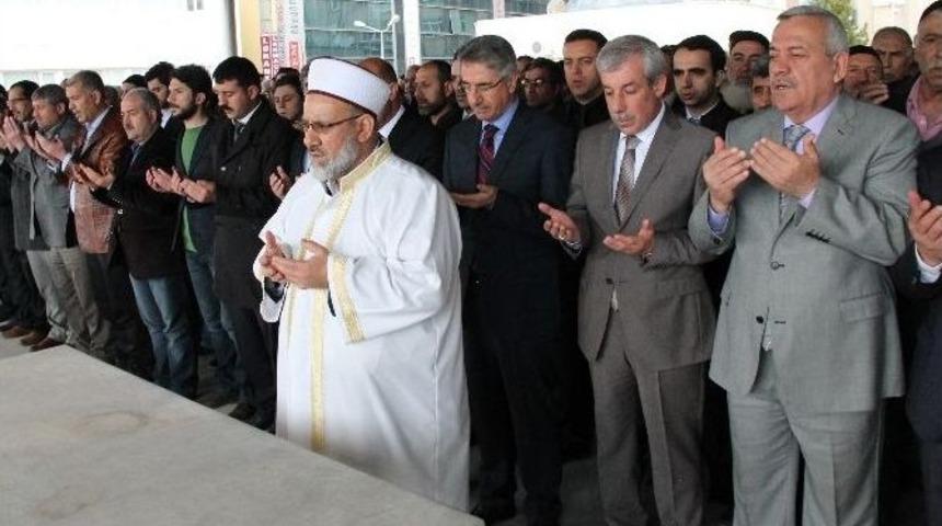 Elazığ&rsquo;da Şehit Savcı İ&ccedil;in Gıyabı Cenaze Namazı Kılındı