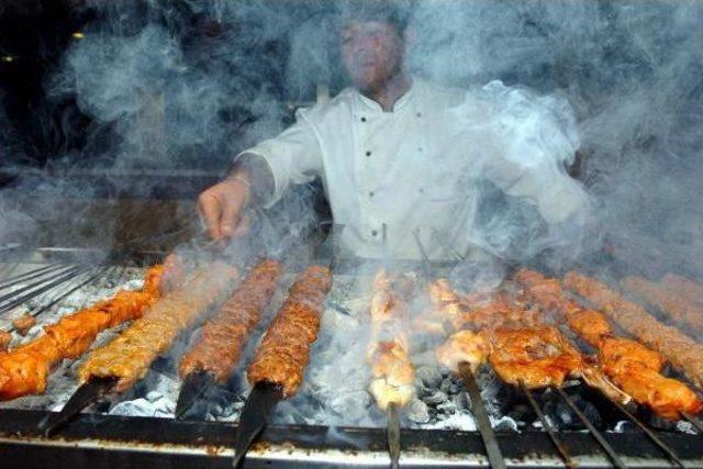 Adana'da 10 Bin Kişiye Karnaval Kebabı, Ciğer Ve Şalgam