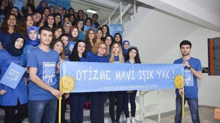 &Uuml;niversiteden Otizm İ&ccedil;in Farkındalık Etkinliği