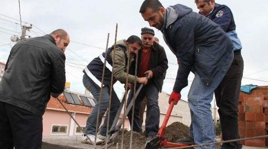 Bağlar&rsquo;da Ka&ccedil;ak Yapılan İki Ev Yıkıldı