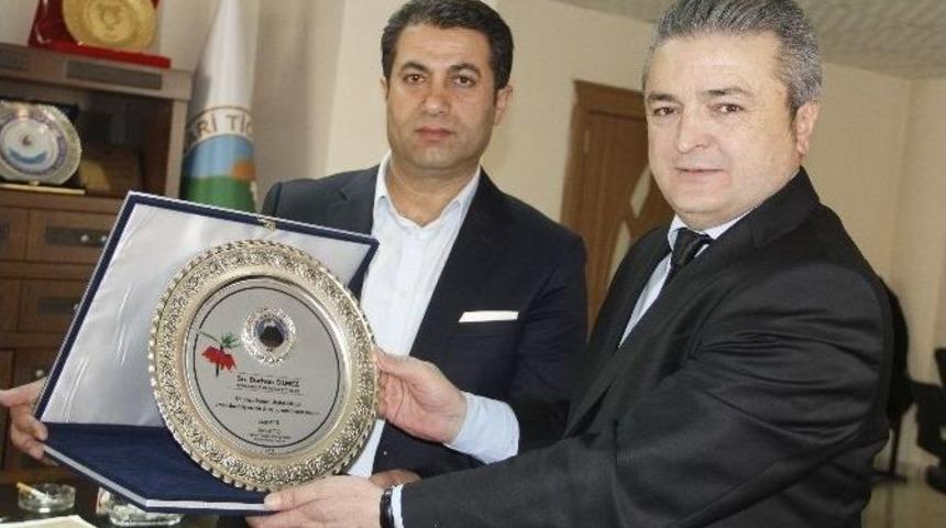 Hatso&rsquo;dan İş Adamı &Ouml;lmez&rsquo;e Plaket