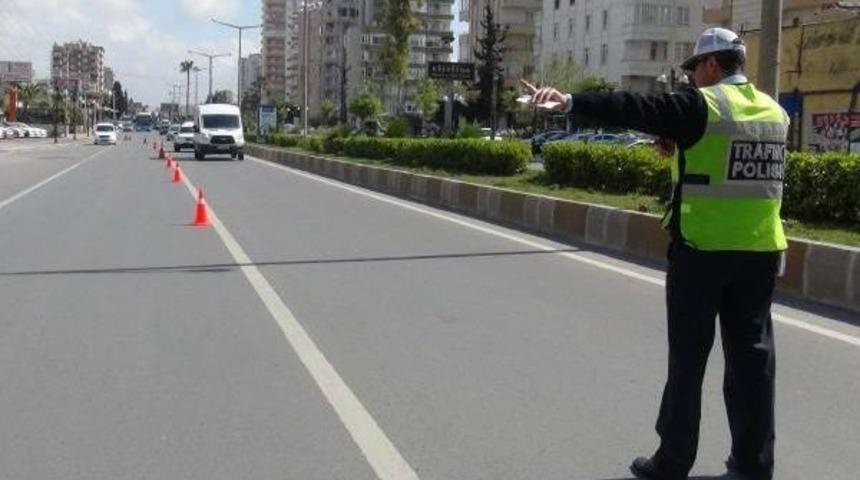 Mersin'de Toplu Taşıma Ara&ccedil;ları Sivil Polislerle Denetleniyor