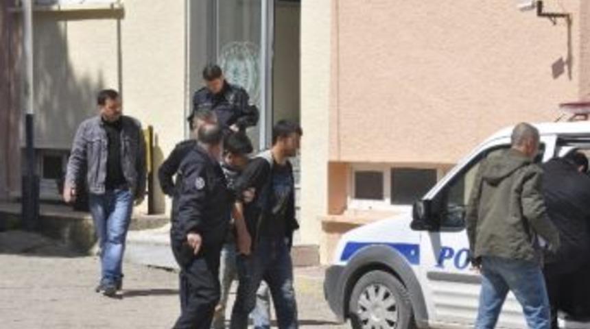 Chp İl&ccedil;e Başkanın Evine Giren Hırsızlar Su&ccedil;&uuml;st&uuml; Yakalandı
