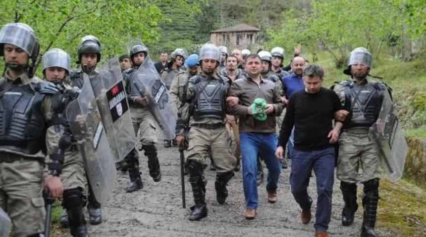 Dhkp-C'li Yayla'nın Cenazesi Toprağa Verilirken Evi Taşlandı  (2)